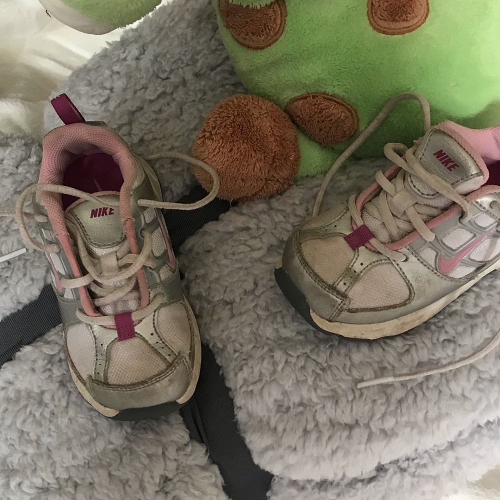 Girls Nike’s Size 5t